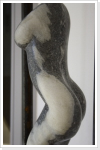 weiblicher Torso II, Tessiner Granit mit Cristallino